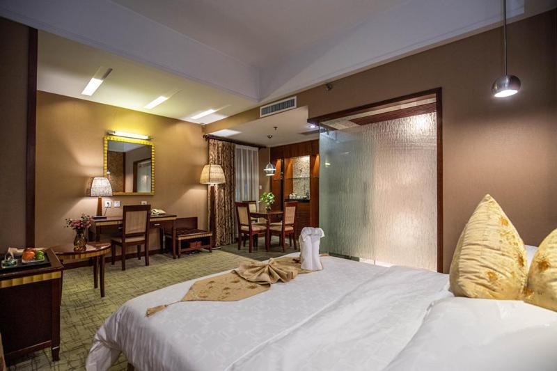 Kunming Golden Spring Hotel Экстерьер фото