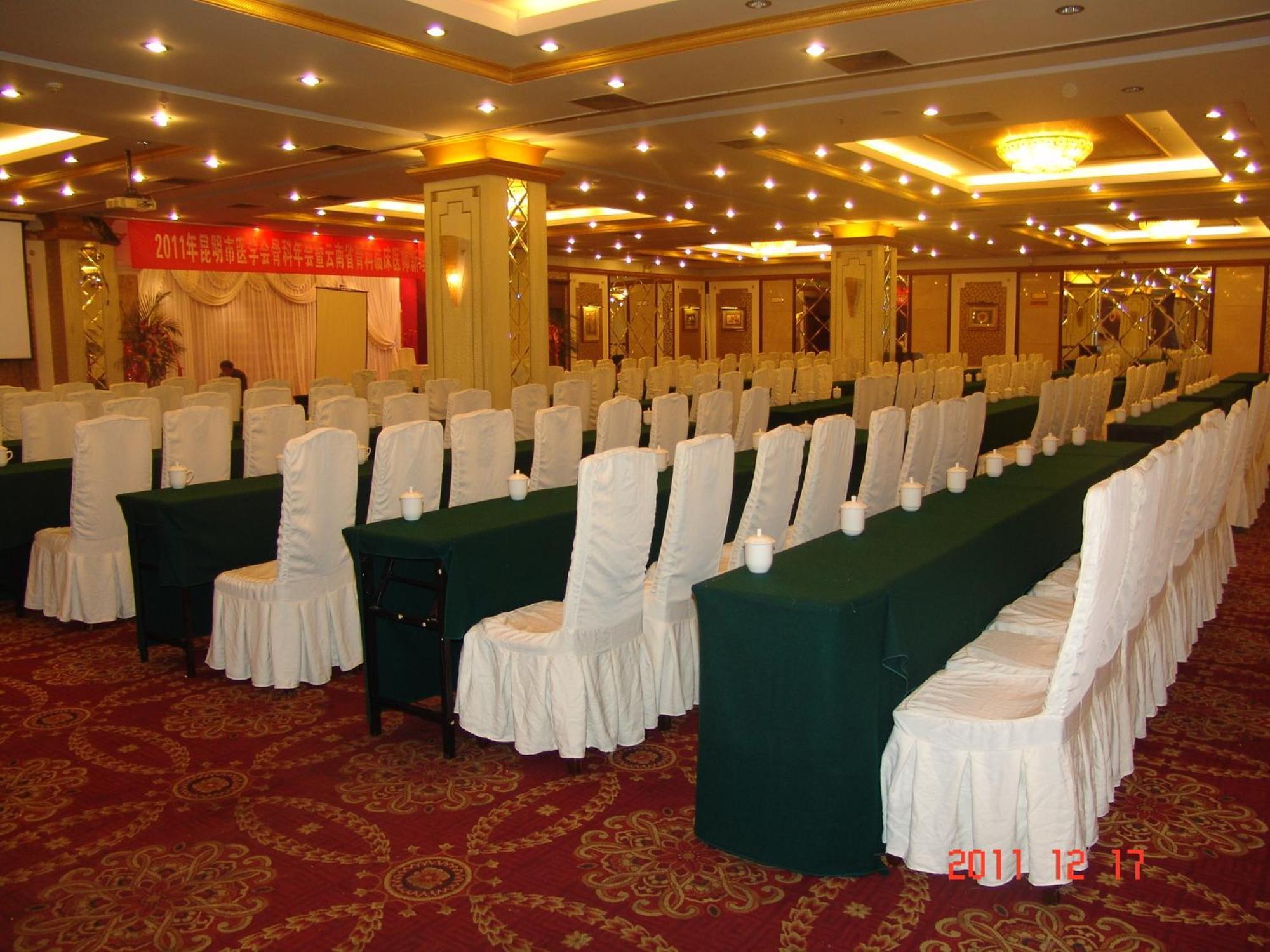 Kunming Golden Spring Hotel Экстерьер фото