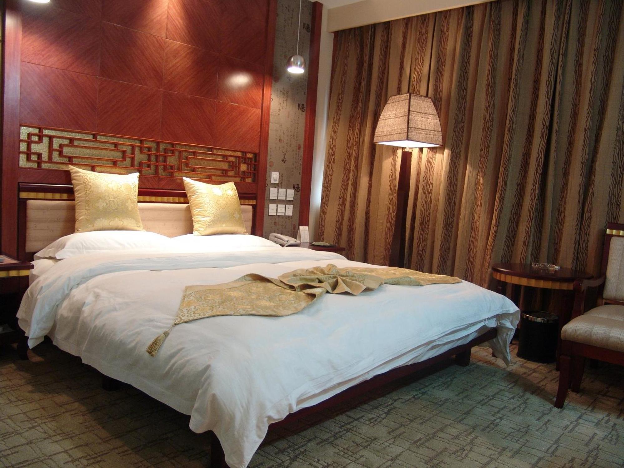 Kunming Golden Spring Hotel Экстерьер фото