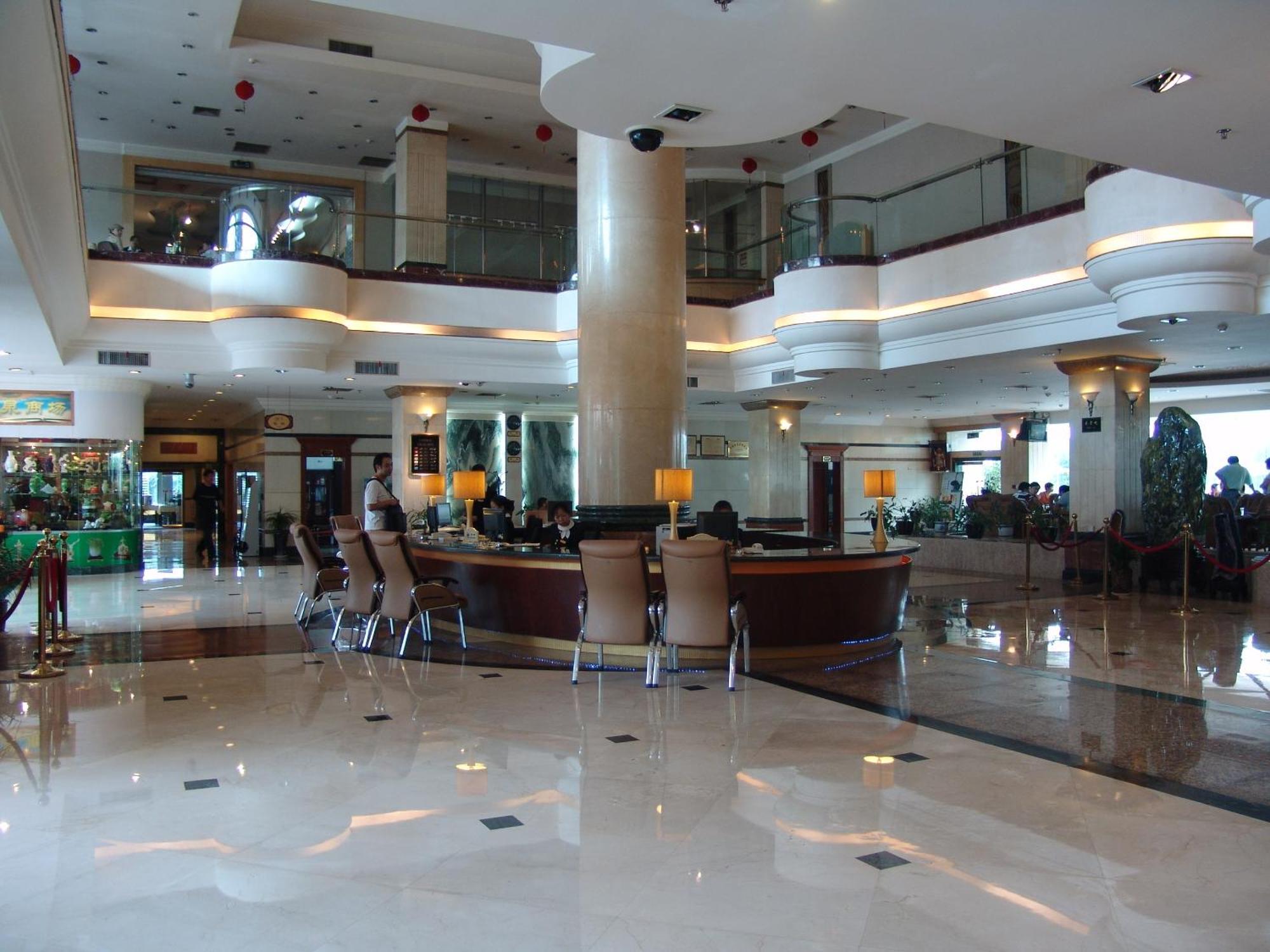 Kunming Golden Spring Hotel Экстерьер фото