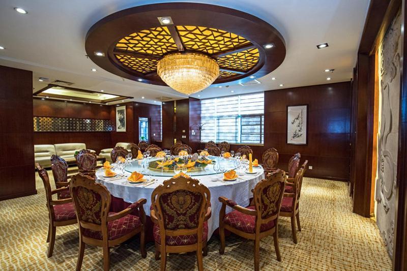Kunming Golden Spring Hotel Экстерьер фото