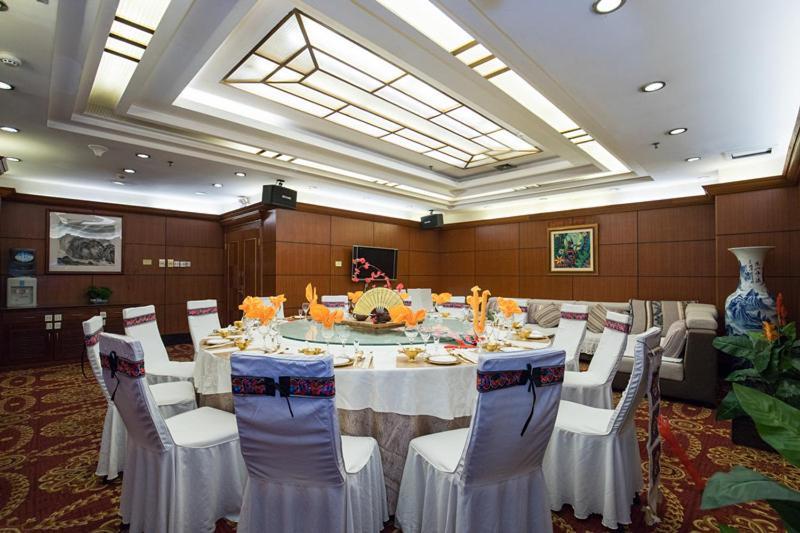 Kunming Golden Spring Hotel Экстерьер фото