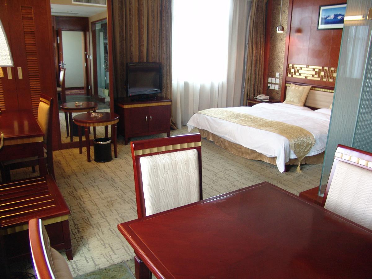 Kunming Golden Spring Hotel Экстерьер фото